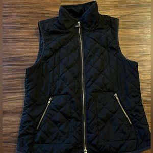 Old Navy Women's Quilted Vest Black zip Up With Pockets Size Large Puffer